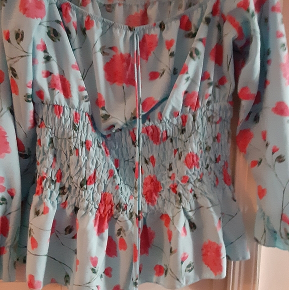 SHEIN BABY BLUE FLORAL ROUCHED BLOUSE. NWOT - Picture 3 of 6